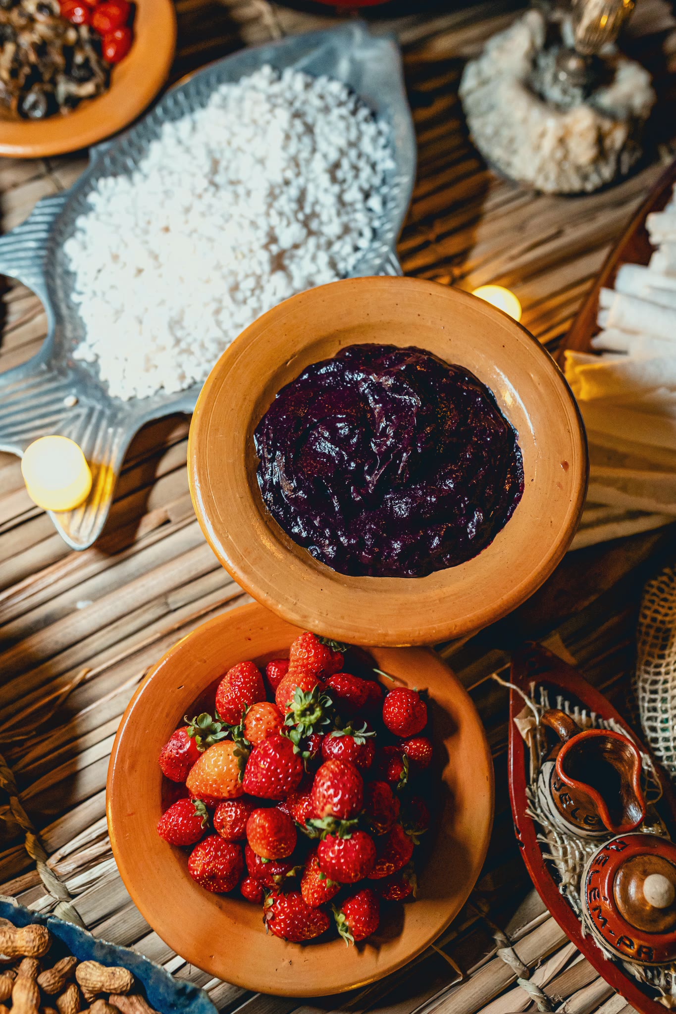 Bowls of açaí, tapioca flour and strawberries on the table